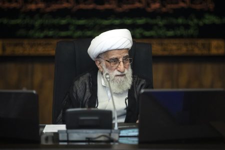 باید برای مقابله با انحرافات فرهنگی و اعتقادی برنامه داشته
باشیم