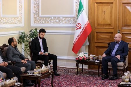آمریکا را دررأس موضوعات فتنه برانگیز و مشکلات جهان اسلام
می‌دانیم