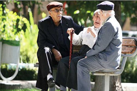 بازنشستگان از پایین بودن حقوق خود گله مند هستند