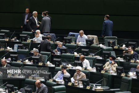 دستگاه‌های امنیتی با ستون پنجم دشمن برخورد قاطع کنند