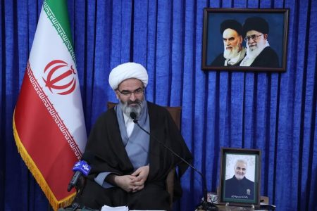 رییس جمهور طرح انتقال آب دریای خزر به استان سمنان را اجرا
کند