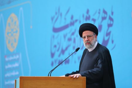سعادت بشر و رمز وحدت جامعه مسلمین در پرتو عمل به قرآن
است