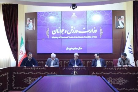 پیگیری روند اخذ مجوز حرفه‌ای سرخابی‌ها با حضور وزیر
ورزش