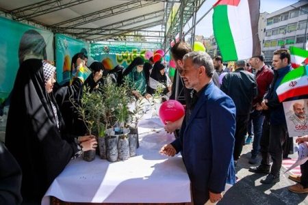 اهدای نهال‌های زیتون به کودکان در رویداد «سلام
فلسطین»