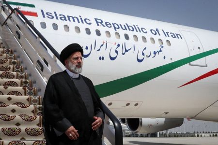 حجت الاسلام رییسی وارد اسلام‌آباد شد