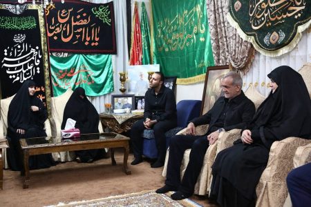 شهید سلیمانی الگوی مجاهدت و دور کردن حب منصب و مقام از خود
بود