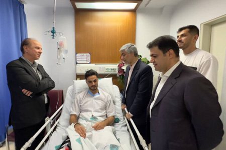 وزیر ورزش و جوانان از کاپیتان تیم ملی تکواندو عیادت
کرد