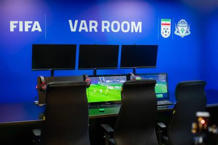 پاسخ صداوسیما به ابهامات درباره پخش تصاویر VAR در مسابقات
فوتبال