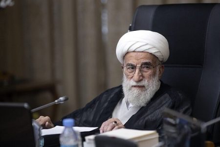 آیت‌الله جنتی: دفاع مقدس الگوی مجاهدان جبهه مقاومت
است