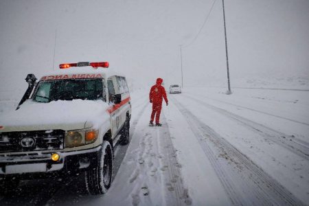 آماده‌باش نیروهای هلال احمر در پی بارش برف و باران در ۱۴
استان