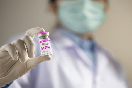 پیشگیری از ابتلا به بیماری HPV؛ غربالگری یا تزریق
واکسن؟